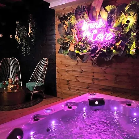 Liefdeshotel Sxcape Aigues-Mortes