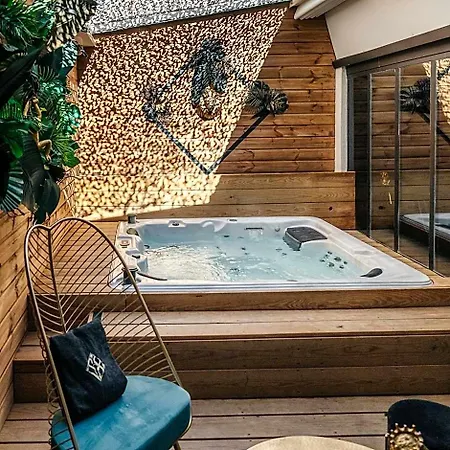 Liefdeshotel Sxcape Aigues-Mortes