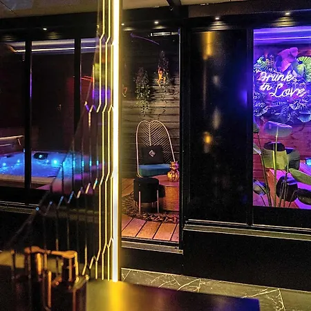 Liefdeshotel Sxcape Aigues-Mortes