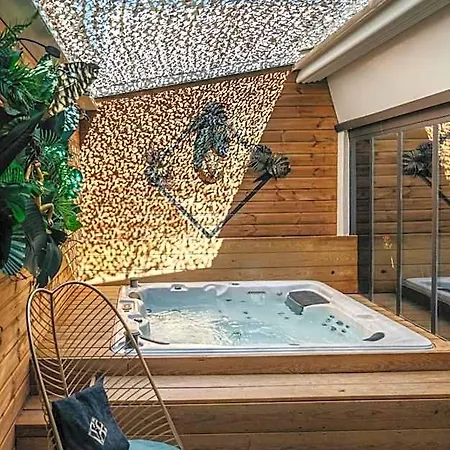Liefdeshotel Sxcape Aigues-Mortes
